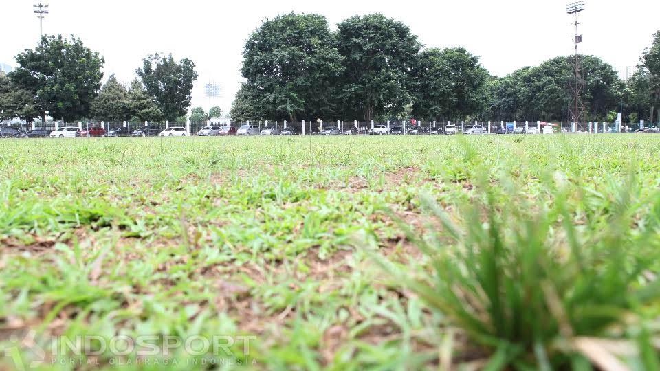 Mantan pelatih Timnas Alfred Riedl pun enggan menggunakan lapangan ini ketika melatih Timnas Indonesia tahun 2014 lalu.